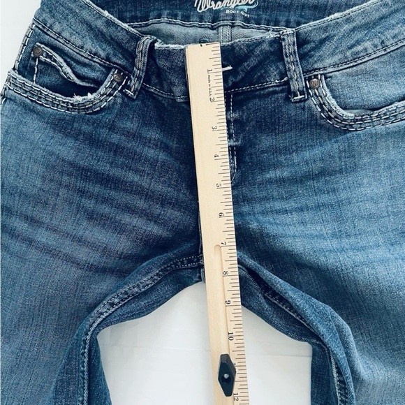 Wrangler Jeans Women’s Size 5 X 34 Long Blue Boot Cut Low Rise Stretch Denim - Picture 8 of 10